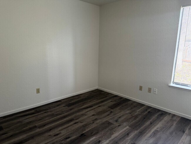 Building Photo - Remodeled 3 bedroom 2 bath house in Citrus Heights HUGE YARD