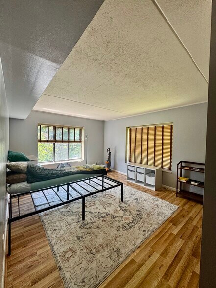 Building Photo - 1532 Forest Green Dr