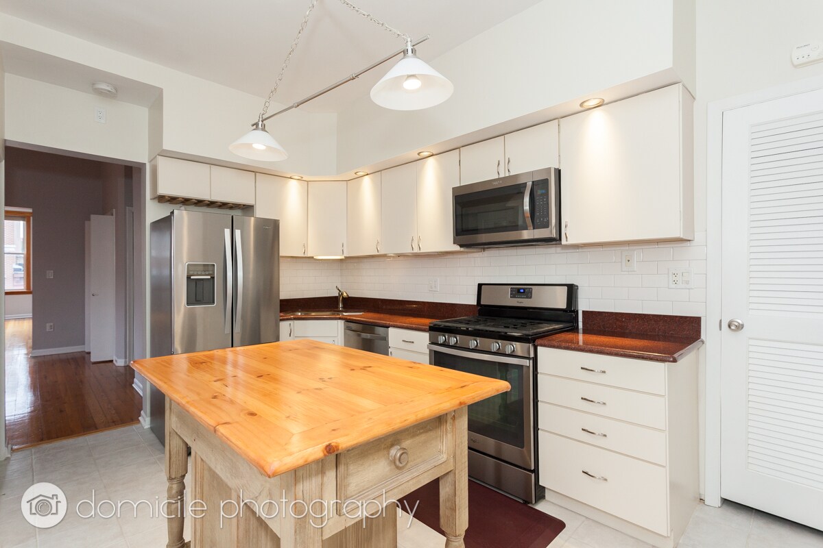 Building Photo - 2204 N Clybourn Ave