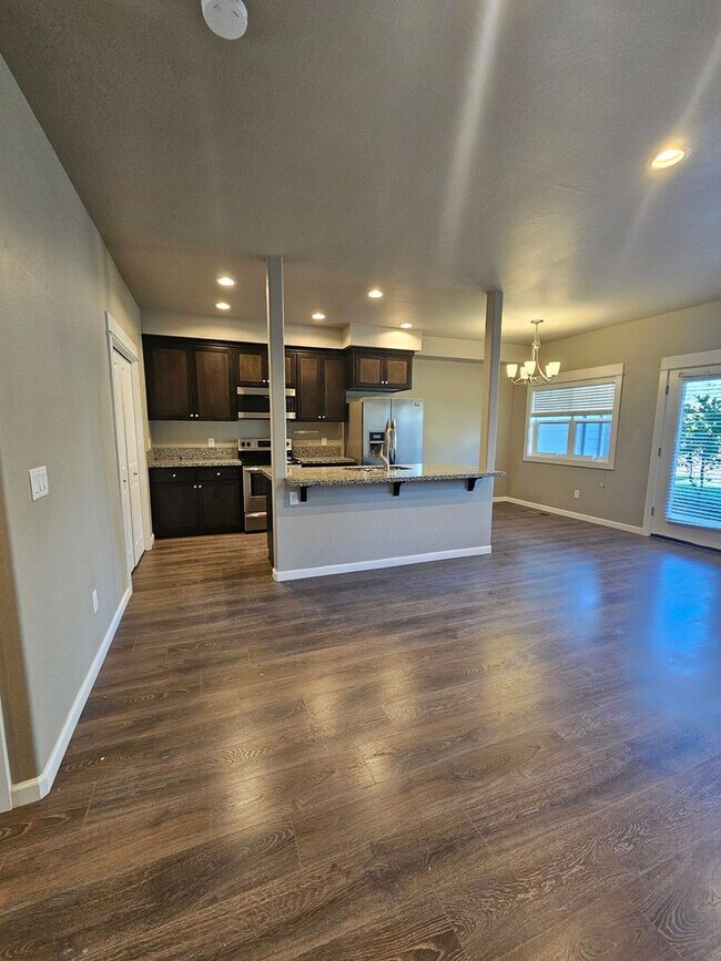 Building Photo - Beautiful newly constructed townhomes in East Medford
