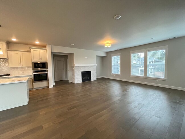 Building Photo - Stunning New Build - 5 Bed 3 Bath home in ...