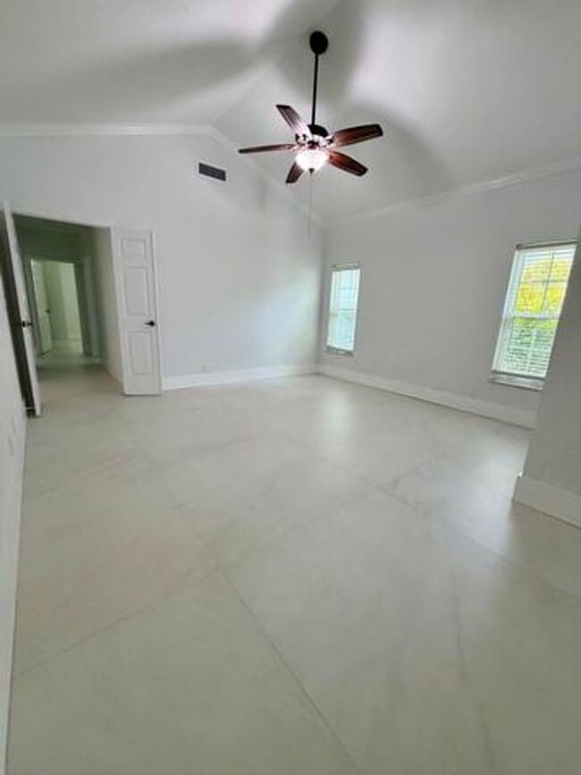 Building Photo - 10114 Hunt Club Ln