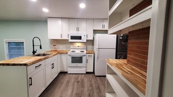 Building Photo - 2412 Jacqueline Cir