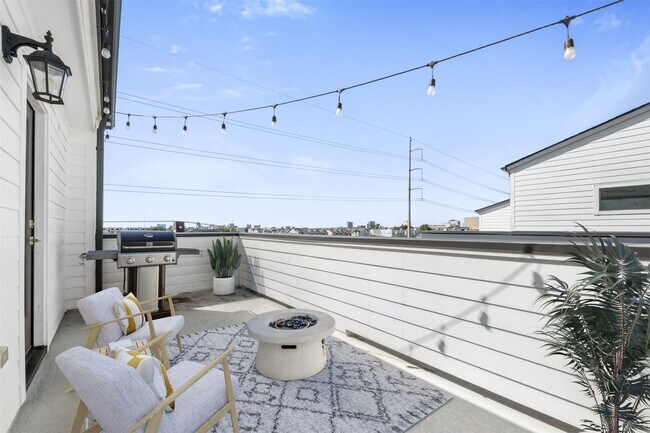 Building Photo - 1122 Ennis St