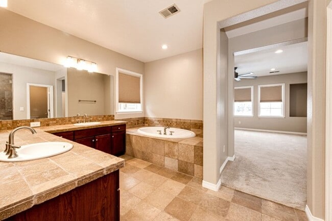 Building Photo - Beautiful 5bd 4ba single family home for rent in desirable Highlands Ranch CO 80103