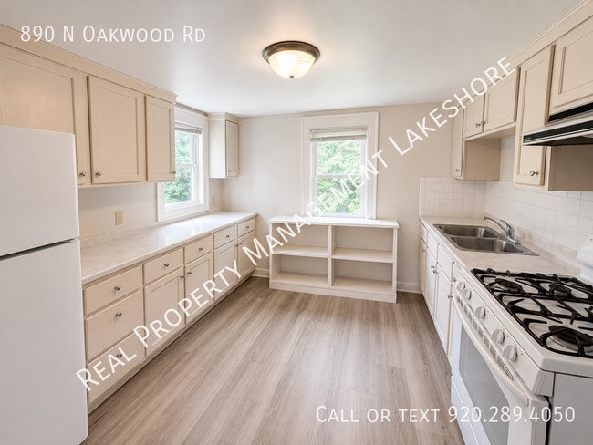 Building Photo - 890 N Oakwood Rd