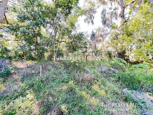 Building Photo - 203 Fernwood St