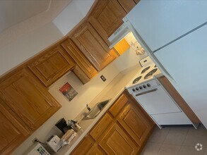 Building Photo - One bedroom one bathroom unit in Highland ...