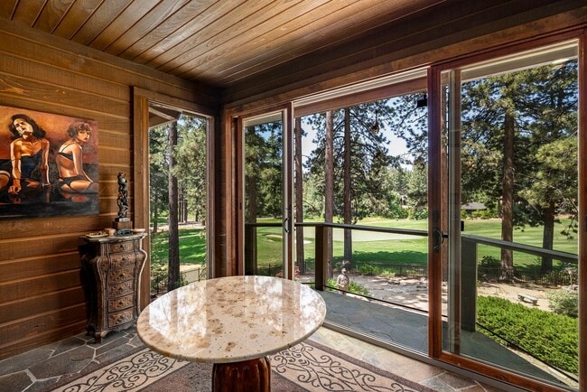Building Photo - Golf Course Property Located on the 13Th Green
