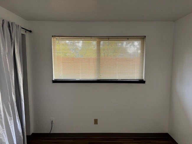 Building Photo - 2 Bedroom Duplex in Southwest Eugene