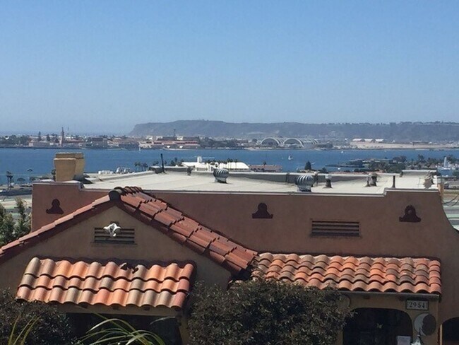 Building Photo - 2bd/2bth Condo with Private Patio, In-Unit...