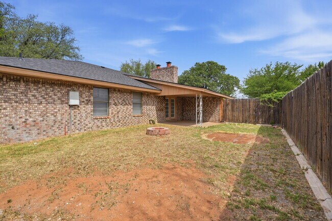 Building Photo - 7909 Albany Ave