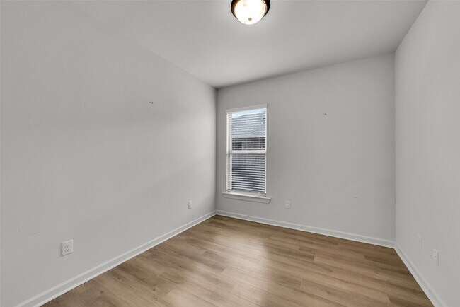 Building Photo - 10902 Bonfire Trl