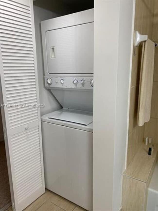 Building Photo - 750 N Bayshore Dr