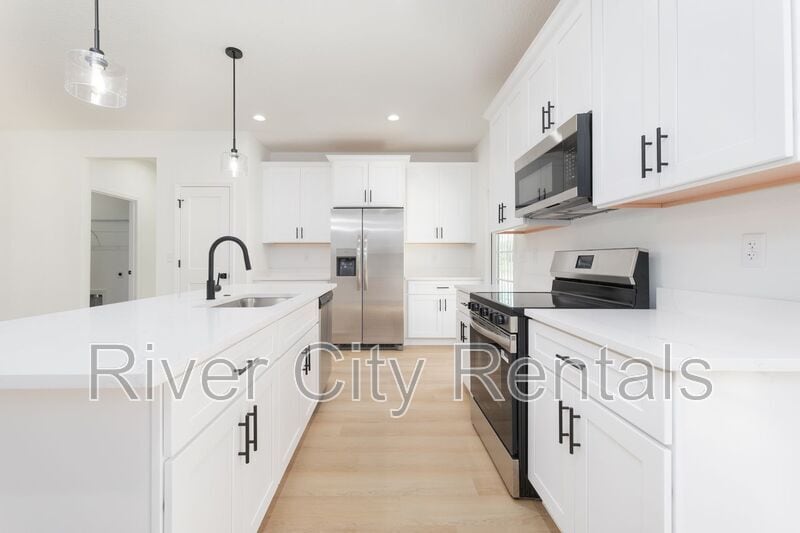 Building Photo - 9273 Dolphin St