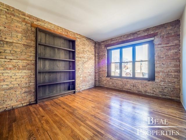 Building Photo - 2 bedroom in CHICAGO IL 60657