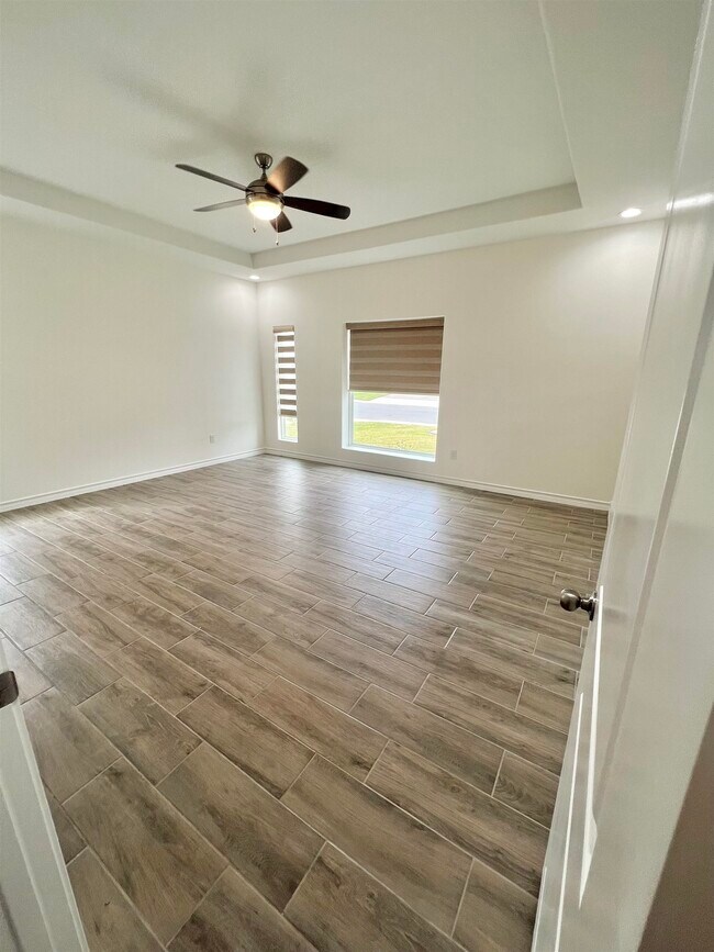 Building Photo - 409 Alex Haley Dr