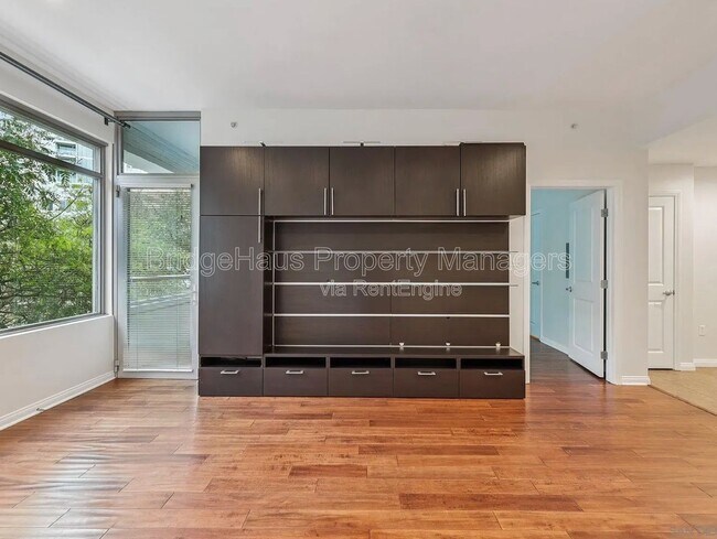 Building Photo - 206 Park Blvd