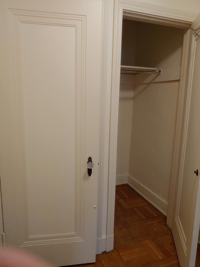 Building Photo - 769 Shady Dr E