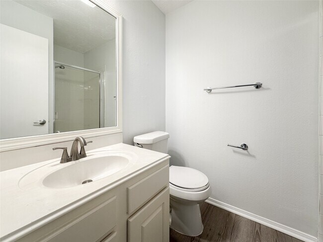 Building Photo - 8051 Bay Branch Dr