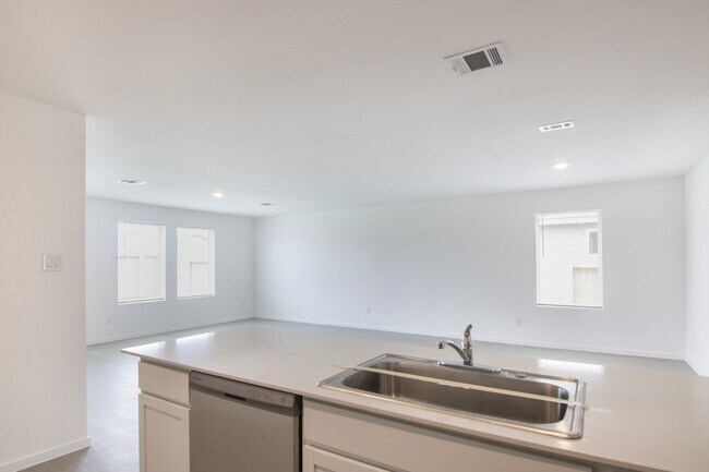 Building Photo - 25653 Rose Creek Dr