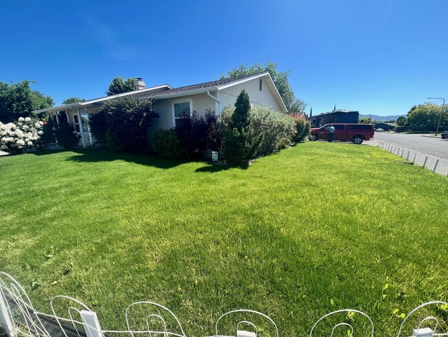 Building Photo - 2570 Aztec Ave