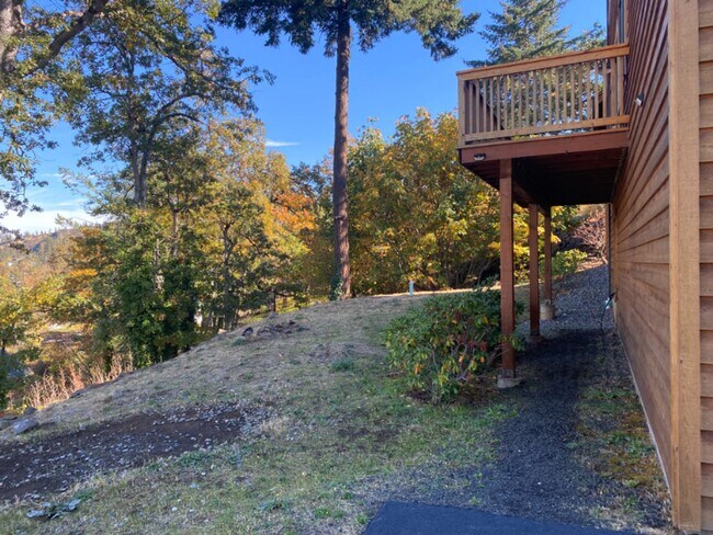 Building Photo - Perfection in Mosier