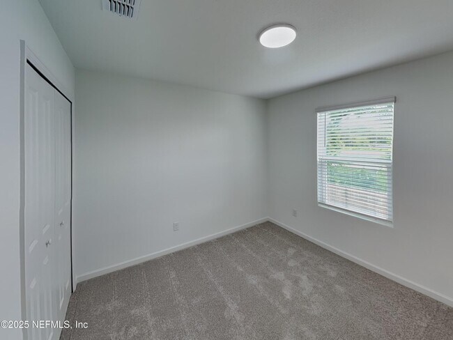 Building Photo - 586 Holly Lks Dr