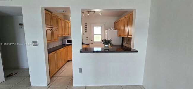 Building Photo - 3020 Marcos Dr