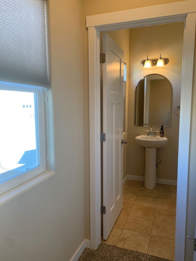 Building Photo - GORGEOUS TWO STORY WITH UNFINISHED BASEMENT