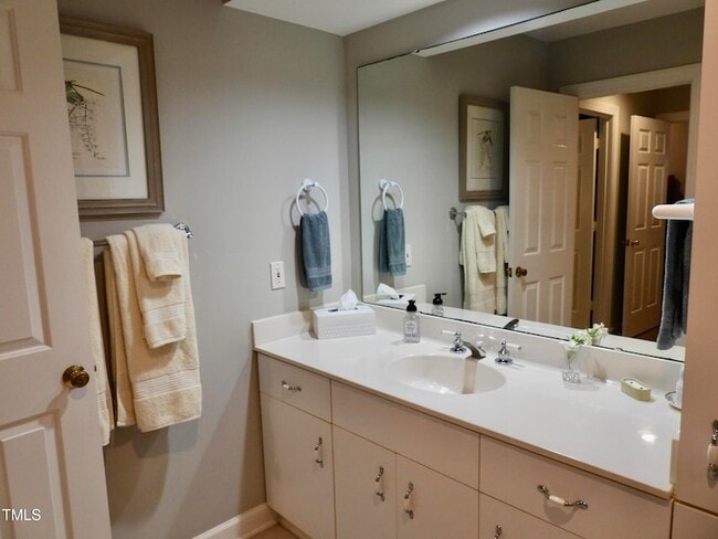 Building Photo - 531 Weathersfield