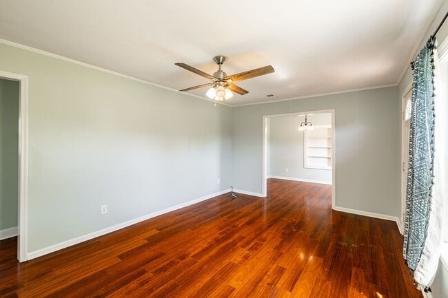 Building Photo - 386 Sandy Creek Rd
