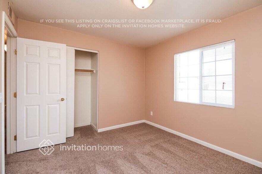 Building Photo - 8925 W Meadowbrook Ave