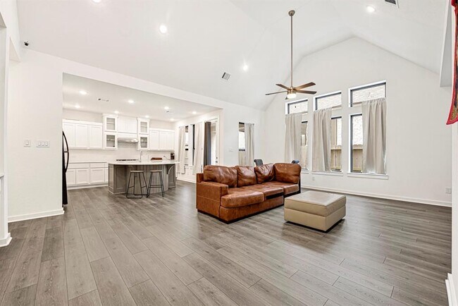 Building Photo - 12331 Palmetto Dr