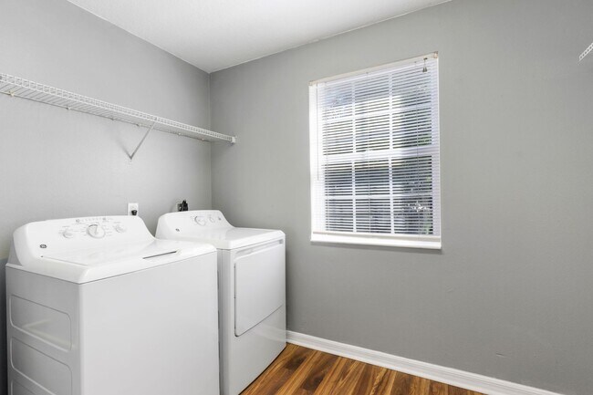Building Photo - Charming Renovated 4BR/3BA Single Family Home