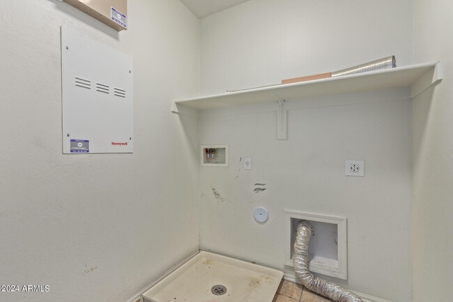 Building Photo - 4937 N 108th Ave