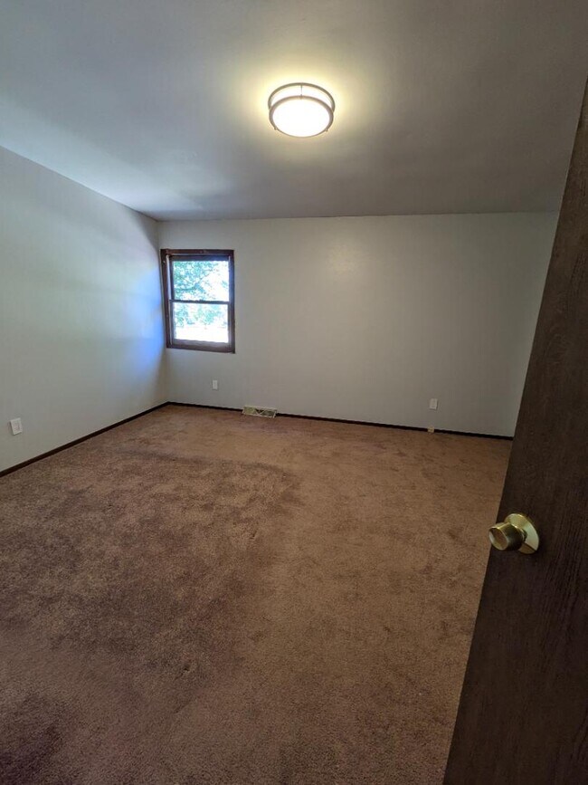 Building Photo - 4216 Foxfire Ct
