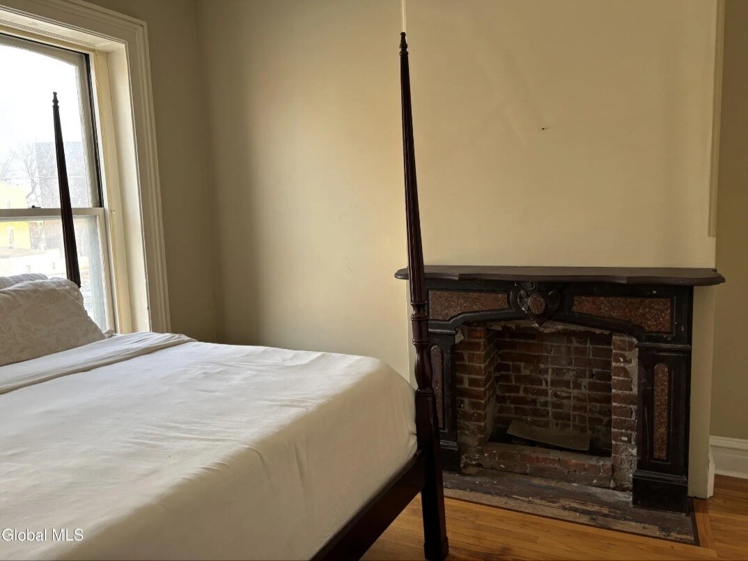 Building Photo - 44 Clinton Ave