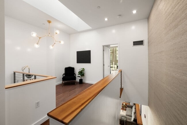 Building Photo - 88 Kingston St