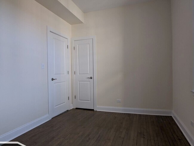 Building Photo - 2814 N Troy St