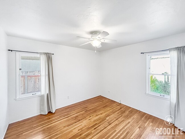 Building Photo - Beautiful 2B 1BA Home in University Height...