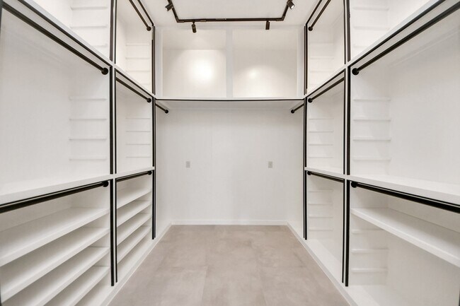 Building Photo - 23514 Bellina Dr