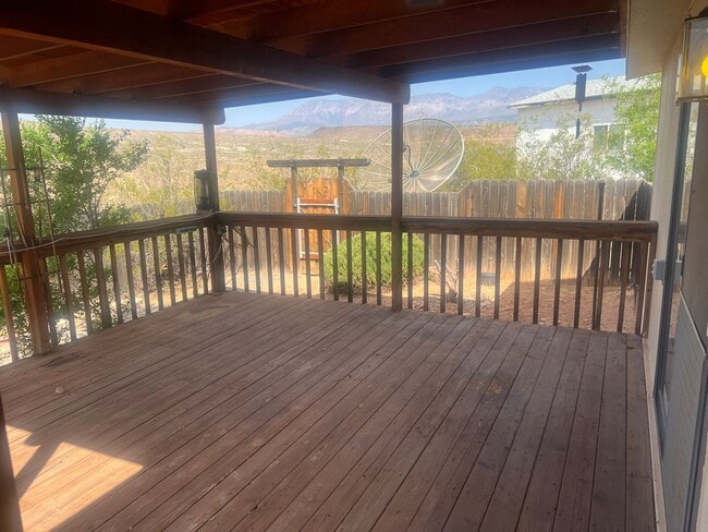 Building Photo - Toquerville home on large lot