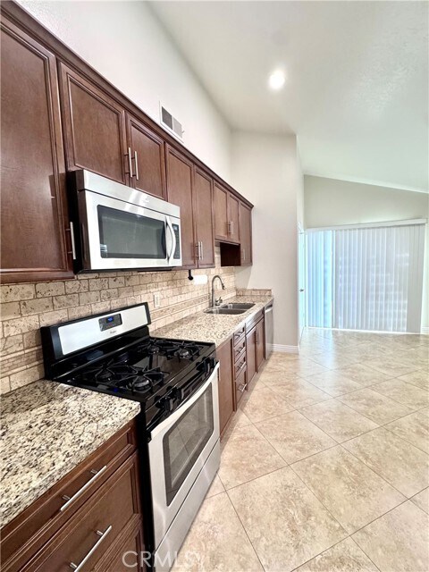 Building Photo - 27651 Soltero