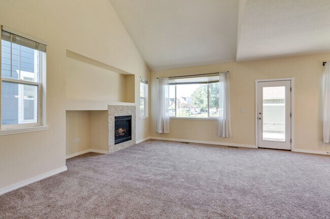 Building Photo - Beautiful 3-Bedroom, 2½-Bath Home with Open Floor Plan in East Fort Collins