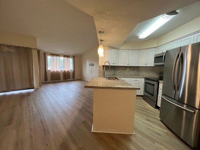 Building Photo - Comfort & Convenience in Plantation – 2BR/...