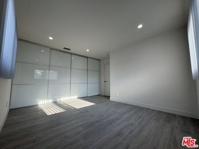 Building Photo - 1118 S Holt Ave