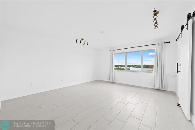 Building Photo - 877 NE 195th St
