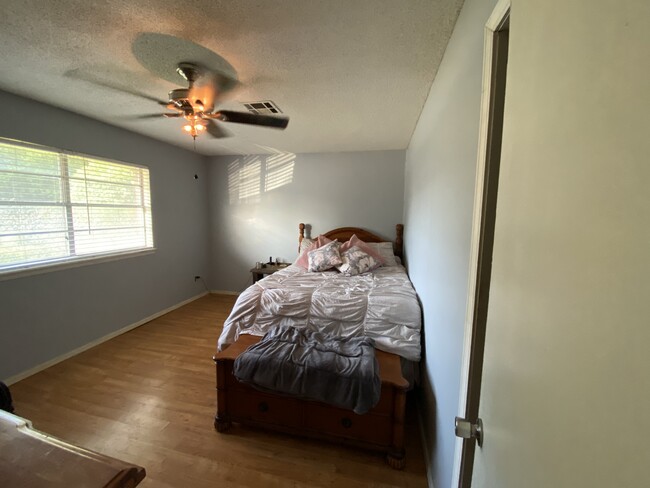 Bedroom 1 - 1406 E Boyd St