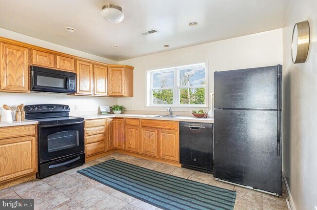 Building Photo - 5235 Crowson Ave